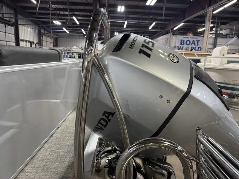 Slide: The Image of Tahoe LTZ 2485 Elite Cruise & Honda 115HP 4-Stroke EFI 2022 - 36