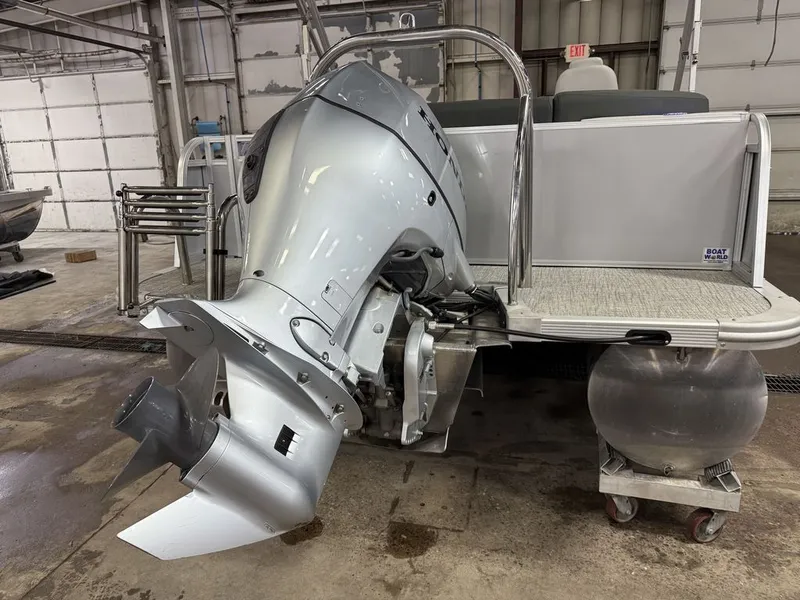 Slide: The Image of Tahoe LTZ 2485 Elite Cruise & Honda 115HP 4-Stroke EFI 2022 - 37