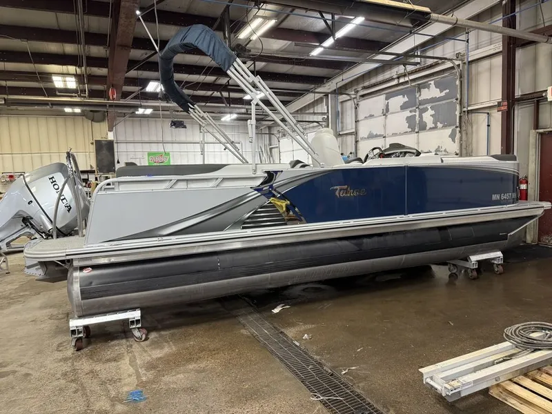 Slide: The Image of Tahoe LTZ 2485 Elite Cruise & Honda 115HP 4-Stroke EFI 2022 - 38