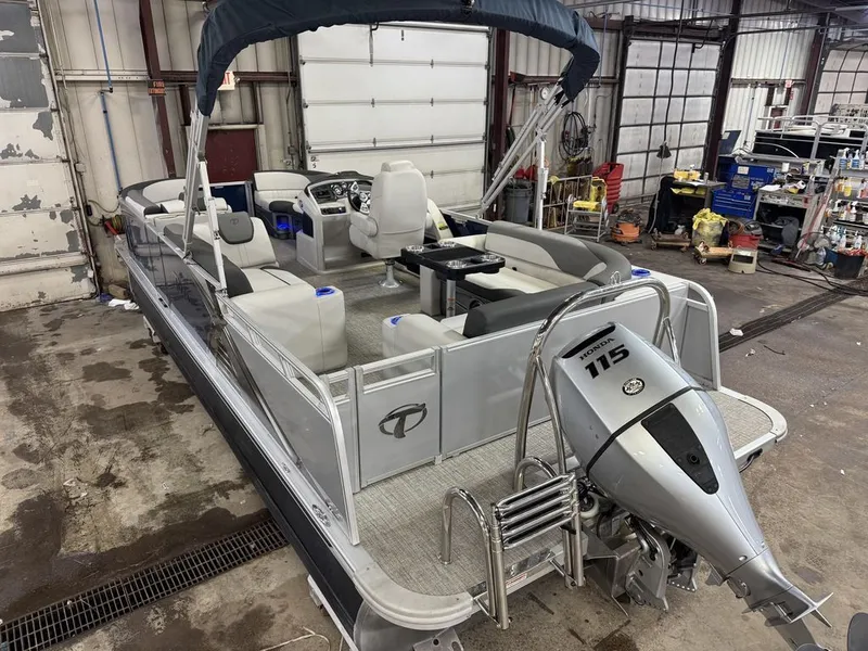 Slide: The Image of Tahoe LTZ 2485 Elite Cruise & Honda 115HP 4-Stroke EFI 2022 - 41