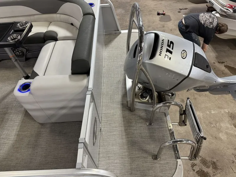 Slide: The Image of Tahoe LTZ 2485 Elite Cruise & Honda 115HP 4-Stroke EFI 2022 - 6