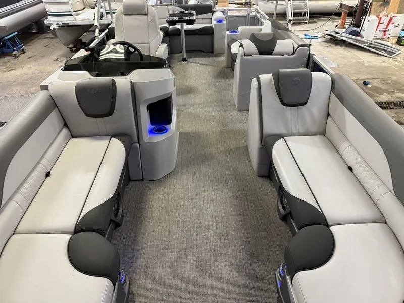 Slide: The Image of Tahoe LTZ 2485 Elite Cruise & Honda 115HP 4-Stroke EFI 2022 - 8