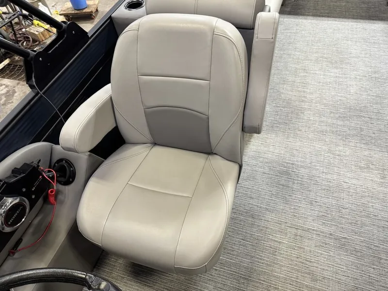 Slide: The Image of Qwest 822 100HP Quad Lounge Pontoon 2023 - 26