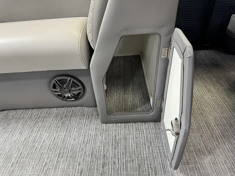 Slide: The Image of Qwest 822 100HP Quad Lounge Pontoon 2023 - 39