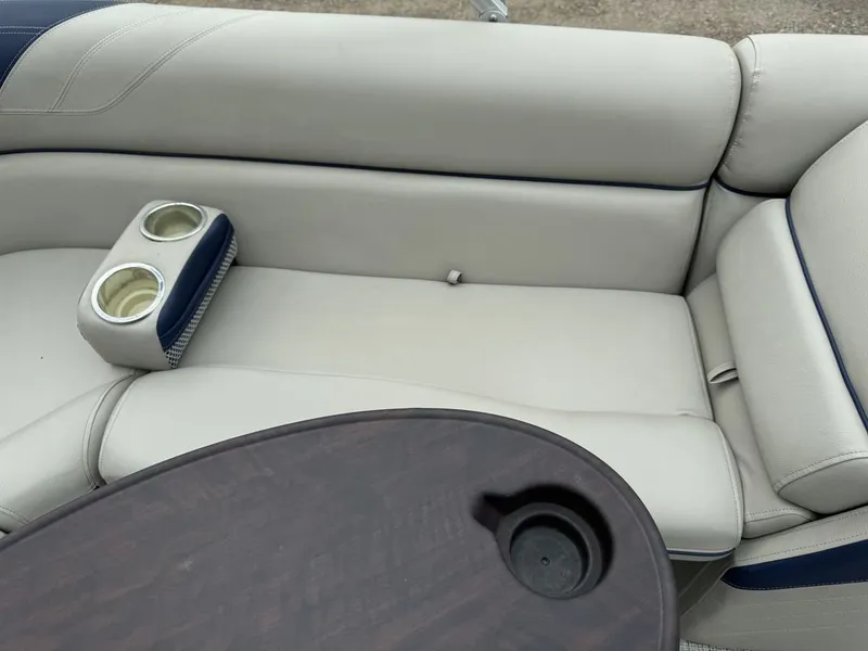 Slide: The Image of South Bay 220 Cruise LE Pontoon 2022 - 20