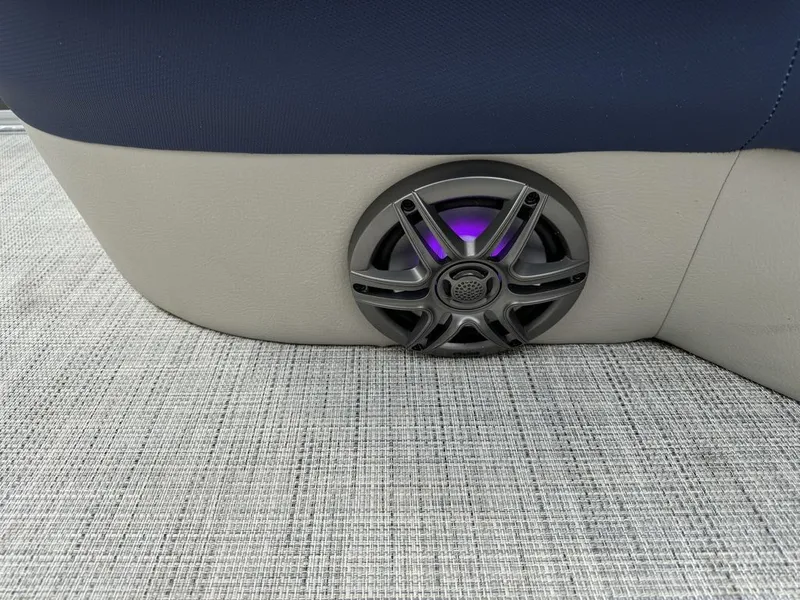 Slide: The Image of South Bay 220 Cruise LE Pontoon 2022 - 59