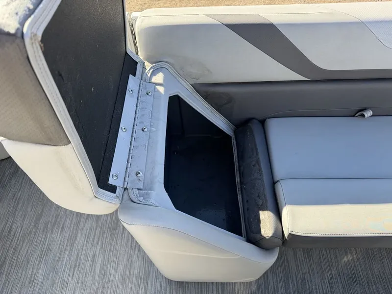 Slide: The Image of Bennington 2021 Bennington 22 SSRX Quad Lounge Pontoon & 115HP - $29995 2021 - 15