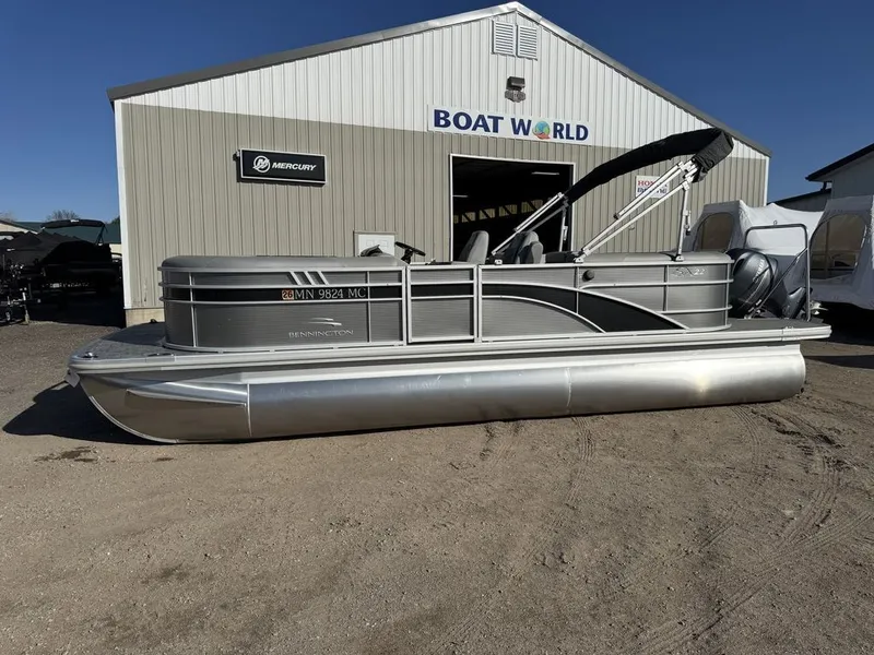 Slide: The Image of Bennington 2021 Bennington 22 SSRX Quad Lounge Pontoon & 115HP - $29995 2021 - 40