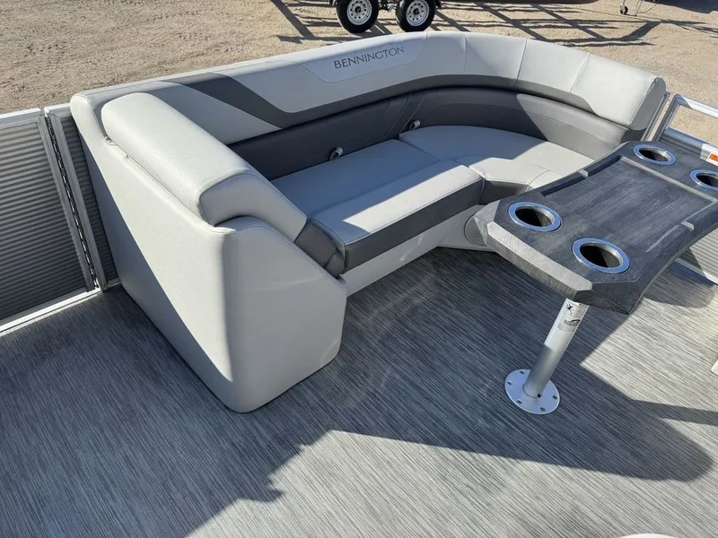 Slide: The Image of Bennington 22 SSRX Pontoon & 115HP Yamaha 2021 - 14