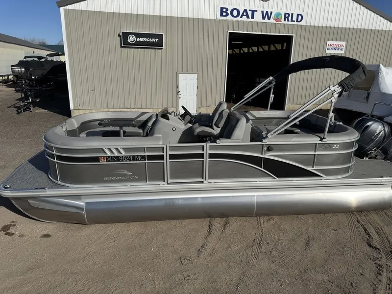 Slide: The Image of Bennington 22 SSRX Pontoon & 115HP Yamaha 2021 - 17