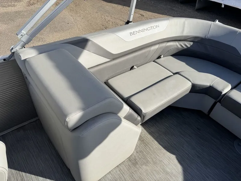 Slide: The Image of Bennington 22 SSRX Pontoon & 115HP Yamaha 2021 - 34