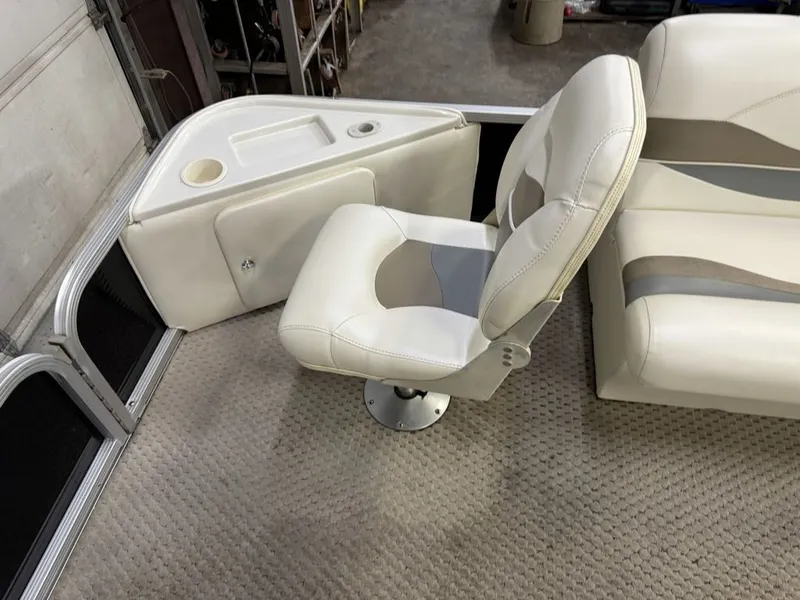 Slide: The Image of Bennington 2050 GS Pontoon 2006 - 12