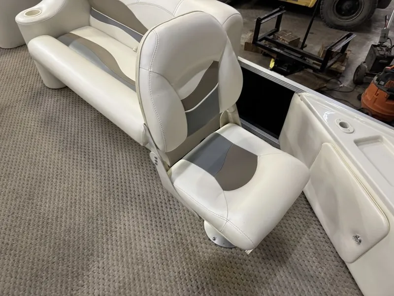 Slide: The Image of Bennington 2050 GS Pontoon 2006 - 16