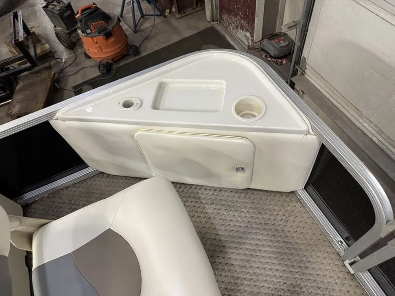 Slide: The Image of Bennington 2050 GS Pontoon 2006 - 17