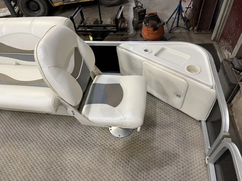 Slide: The Image of Bennington 2050 GS Pontoon 2006 - 18