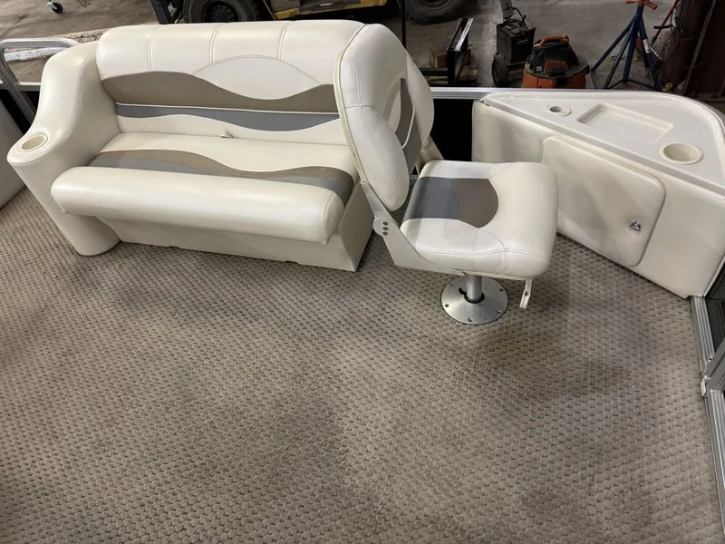 Slide: The Image of Bennington 2050 GS Pontoon 2006 - 22