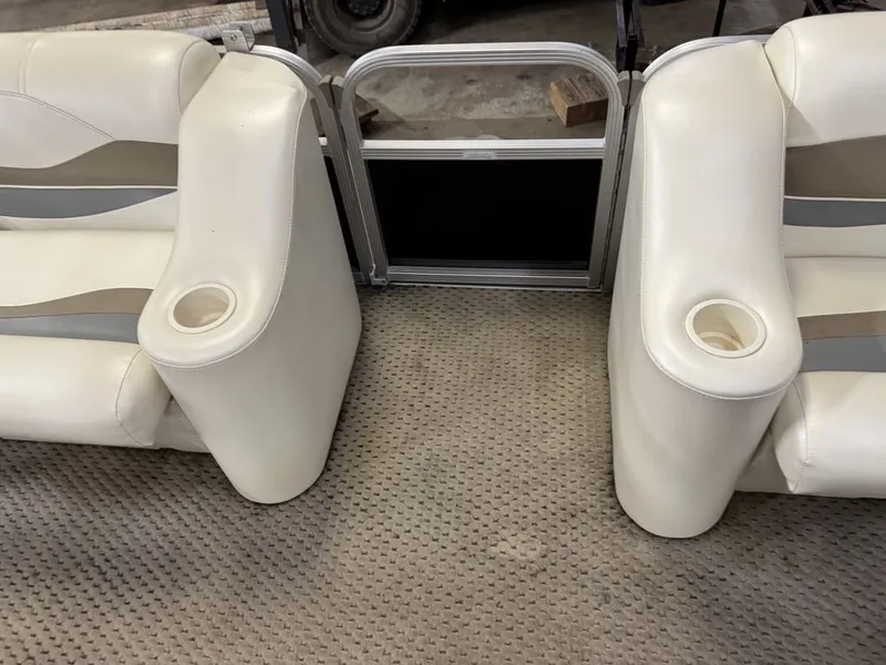 Slide: The Image of Bennington 2050 GS Pontoon 2006 - 23