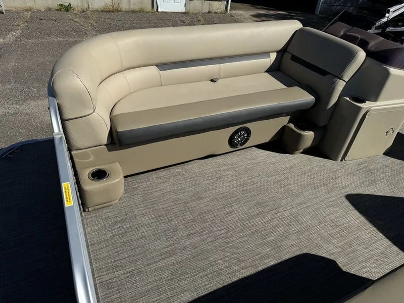 Slide: The Image of Sweetwater SW 2086 Cruise Pontoon With 70HP Yamaha 4-S EFI 2020 - 11