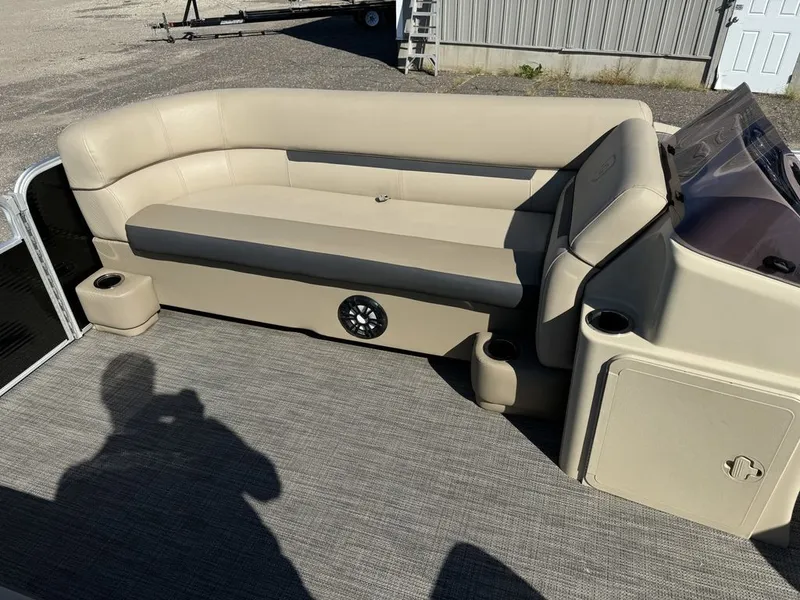 Slide: The Image of Sweetwater SW 2086 Cruise Pontoon With 70HP Yamaha 4-S EFI 2020 - 13