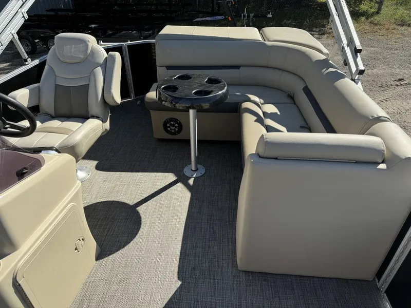 Slide: The Image of Sweetwater SW 2086 Cruise Pontoon With 70HP Yamaha 4-S EFI 2020 - 15