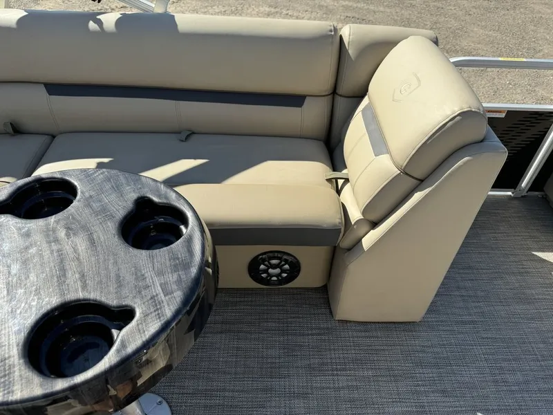 Slide: The Image of Sweetwater SW 2086 Cruise Pontoon With 70HP Yamaha 4-S EFI 2020 - 17