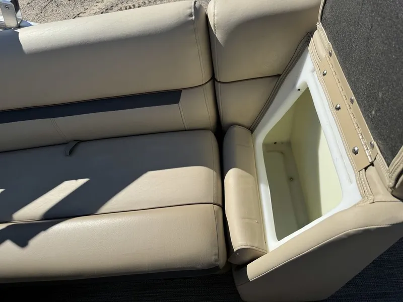 Slide: The Image of Sweetwater SW 2086 Cruise Pontoon With 70HP Yamaha 4-S EFI 2020 - 18