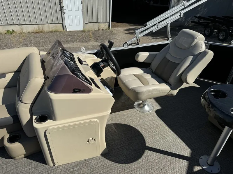 Slide: The Image of Sweetwater SW 2086 Cruise Pontoon With 70HP Yamaha 4-S EFI 2020 - 24