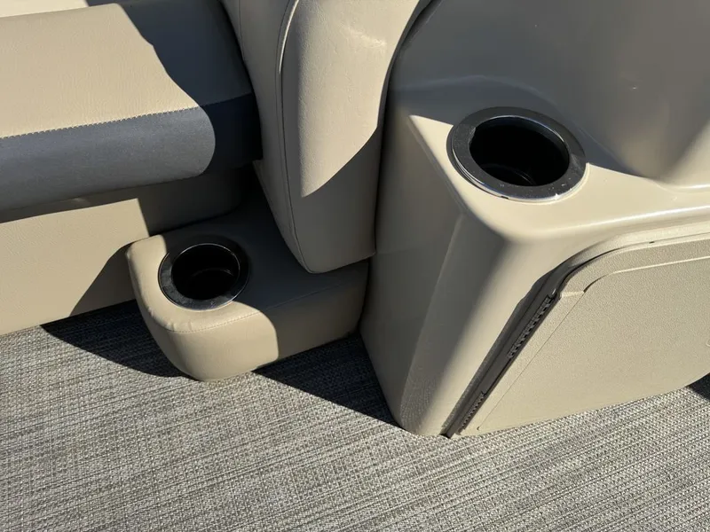 Slide: The Image of Sweetwater SW 2086 Cruise Pontoon With 70HP Yamaha 4-S EFI 2020 - 25