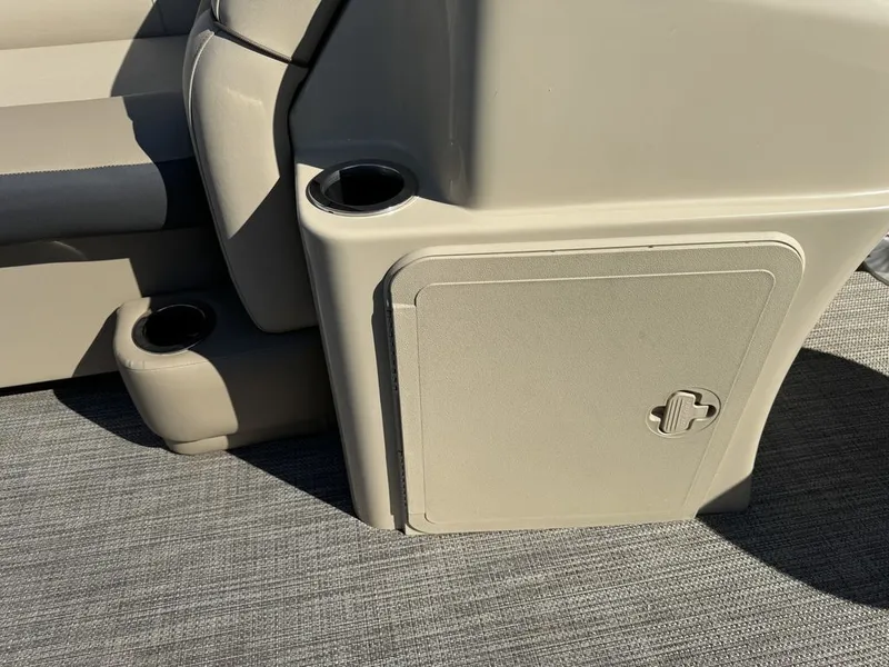 Slide: The Image of Sweetwater SW 2086 Cruise Pontoon With 70HP Yamaha 4-S EFI 2020 - 26