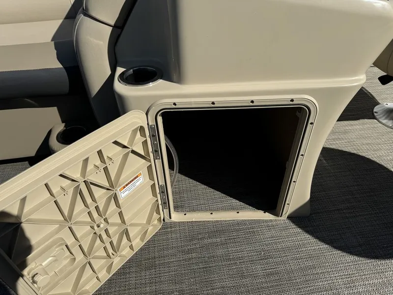 Slide: The Image of Sweetwater SW 2086 Cruise Pontoon With 70HP Yamaha 4-S EFI 2020 - 27