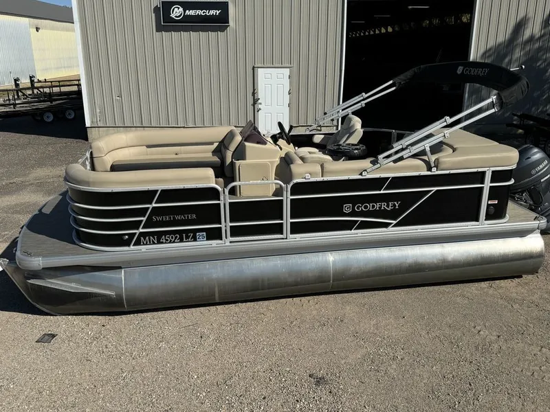 Slide: The Image of Sweetwater SW 2086 Cruise Pontoon With 70HP Yamaha 4-S EFI 2020 - 3