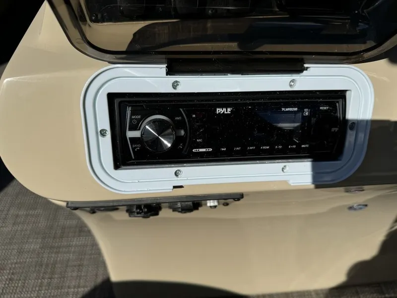 Slide: The Image of Sweetwater SW 2086 Cruise Pontoon With 70HP Yamaha 4-S EFI 2020 - 31