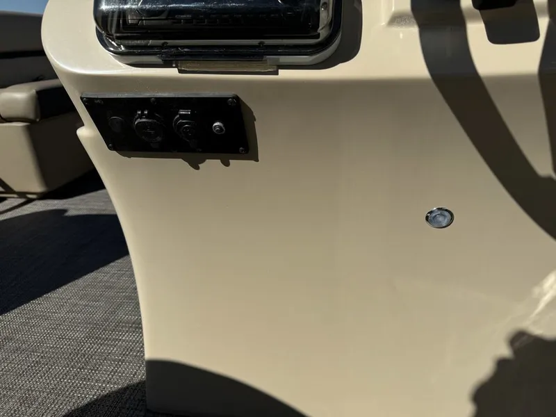 Slide: The Image of Sweetwater SW 2086 Cruise Pontoon With 70HP Yamaha 4-S EFI 2020 - 32