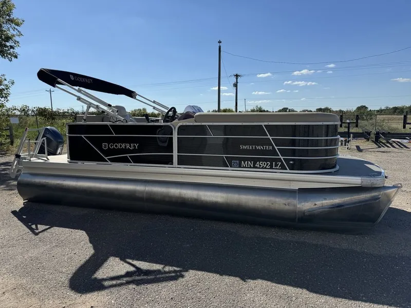 Slide: The Image of Sweetwater SW 2086 Cruise Pontoon With 70HP Yamaha 4-S EFI 2020 - 50