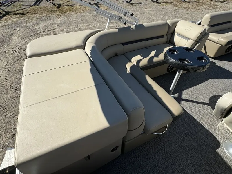 Slide: The Image of Sweetwater SW 2086 Cruise Pontoon With 70HP Yamaha 4-S EFI 2020 - 7