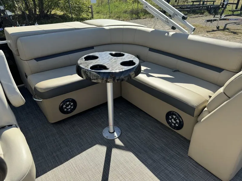 Slide: The Image of Sweetwater SW 2086 Cruise Pontoon With 70HP Yamaha 4-S EFI 2020 - 8