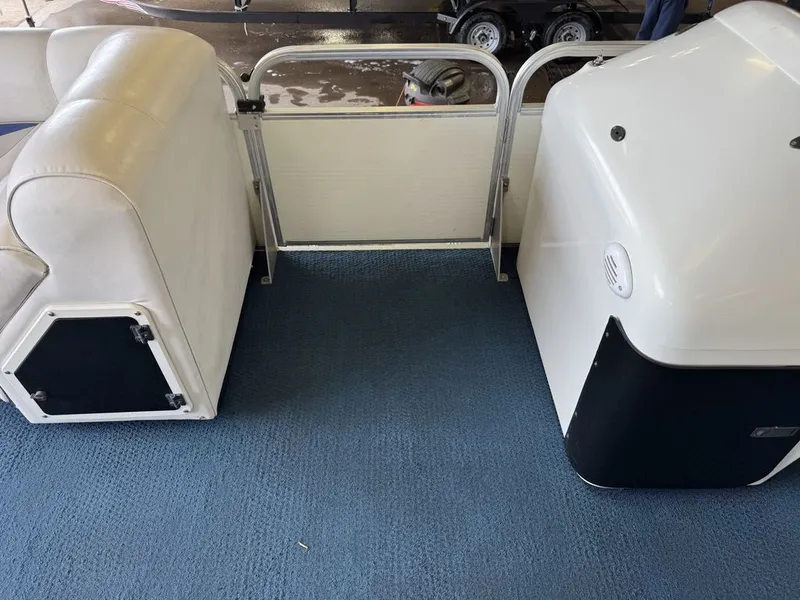 Slide: The Image of Weeres Sundeck 220 Pontoon 2006 - 15