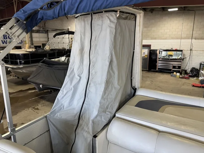 Slide: The Image of Weeres Sundeck 220 Pontoon 2006 - 31