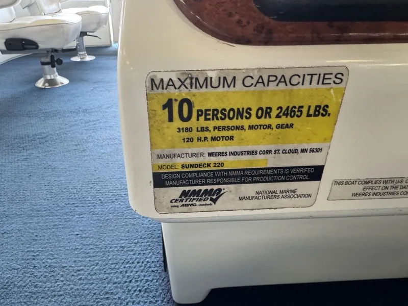 Slide: The Image of Weeres Sundeck 220 Pontoon 2006 - 42