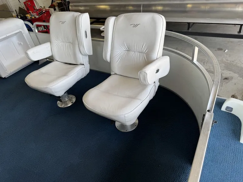 Slide: The Image of Weeres Sundeck 220 Pontoon 2006 - 8