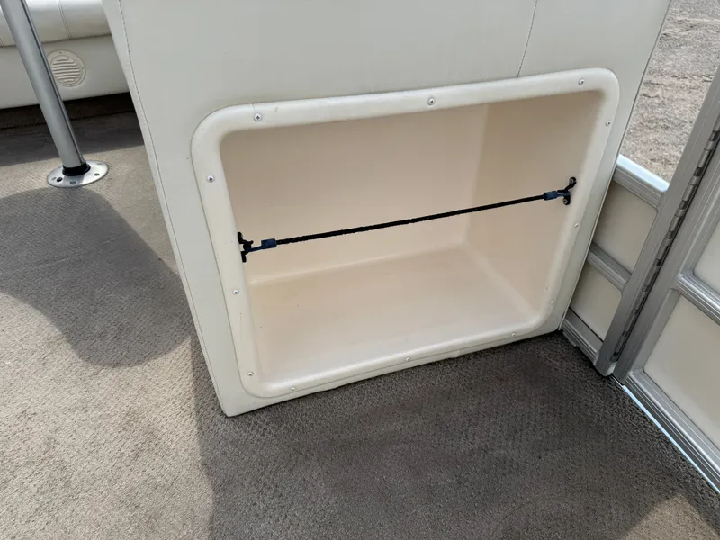 Slide: The Image of Sweetwater 2222 DF Pontoon WITH SEA LEGS 2004 - 28