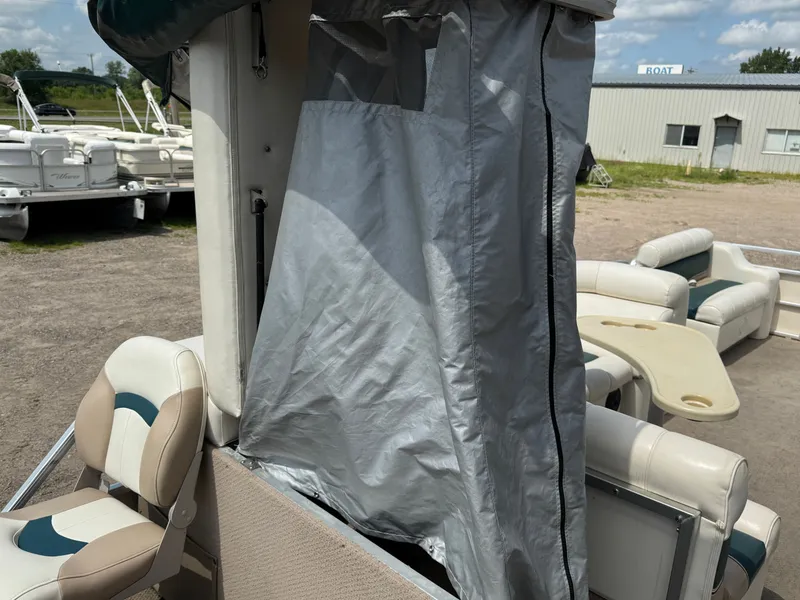 Slide: The Image of Sweetwater 2222 DF Pontoon WITH SEA LEGS 2004 - 37