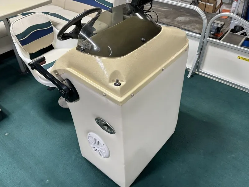 Slide: The Image of Starcraft Starfish 180 Pontoon 2000 - 17