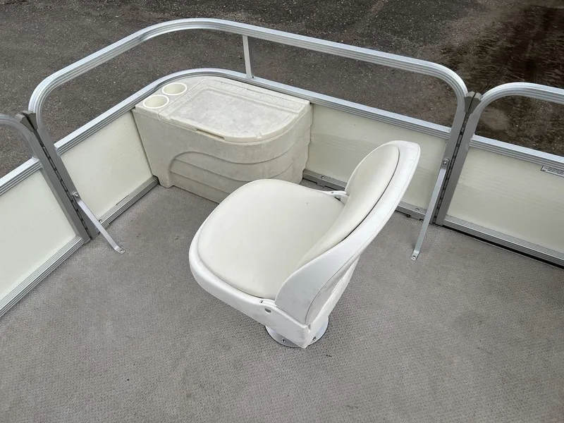 Slide: The Image of Bennington Sedona F21 Pontoon 2005 - 14