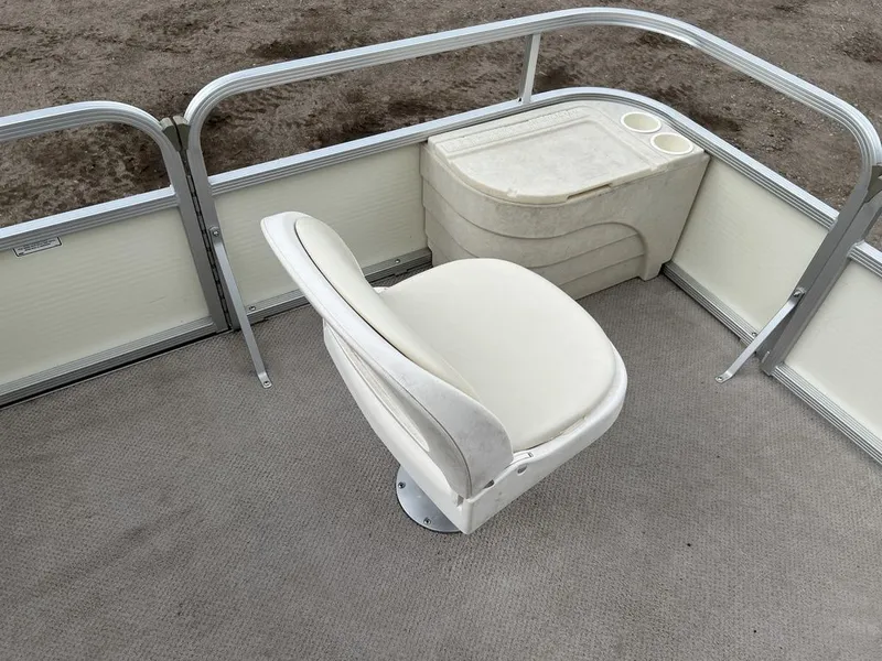 Slide: The Image of Bennington Sedona F21 Pontoon 2005 - 15