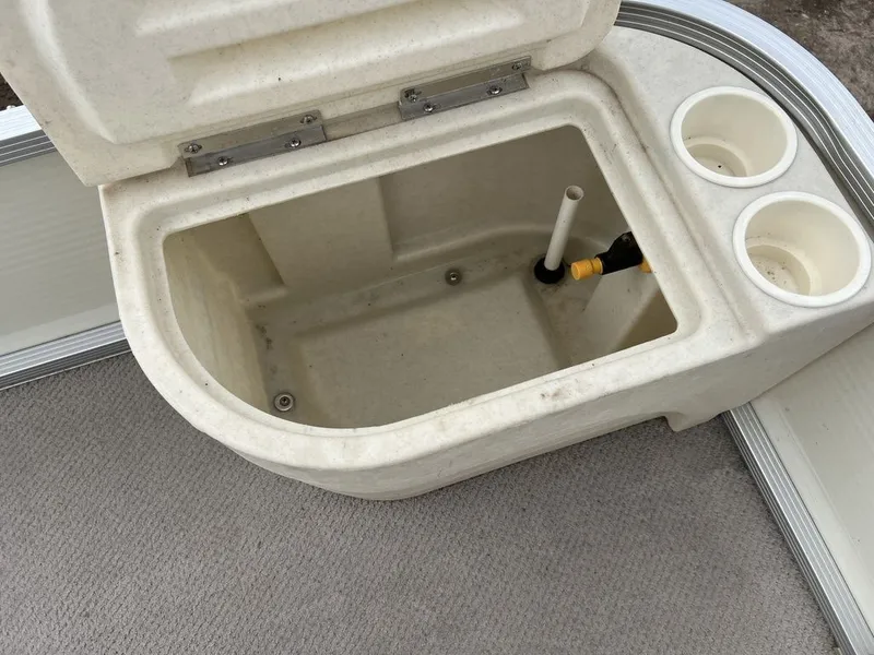 Slide: The Image of Bennington Sedona F21 Pontoon 2005 - 16