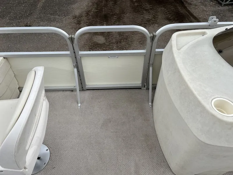 Slide: The Image of Bennington Sedona F21 Pontoon 2005 - 18