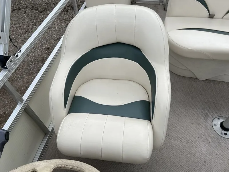 Slide: The Image of Bennington Sedona F21 Pontoon 2005 - 27