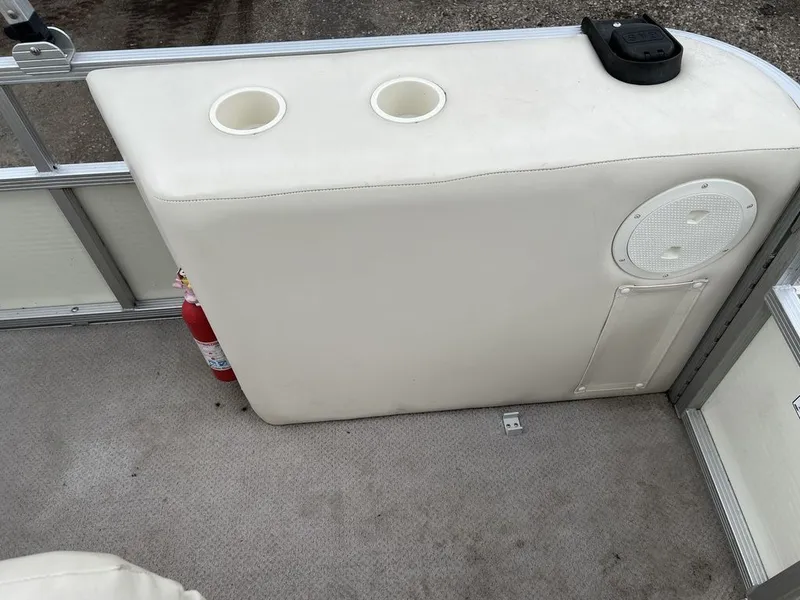 Slide: The Image of Bennington Sedona F21 Pontoon 2005 - 28