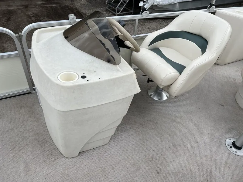 Slide: The Image of Bennington Sedona F21 Pontoon 2005 - 8